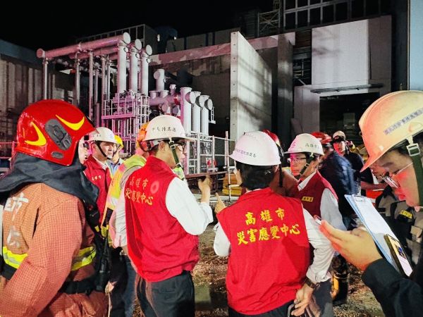 興達電廠晚間發生火警　陳其邁趕往現場了解事故原因1